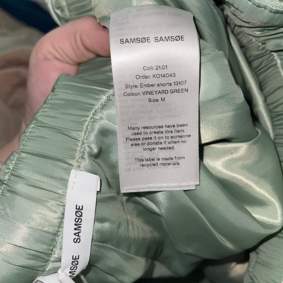 NWT SAMSOE SAMSOE Ember Quilted Paper Bag Short in Vineyard Green, Size Medium - Picture 10 of 11